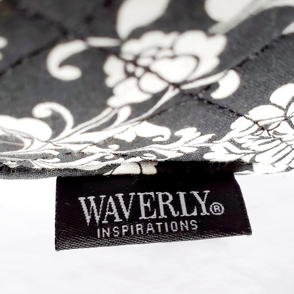 Waverly Inspirations quilted crossbody bag - Picture 2 of 4